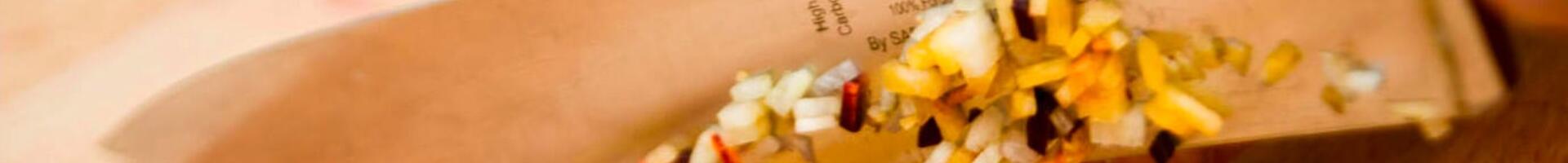 What are the characteristics of a Sabatier knife ?